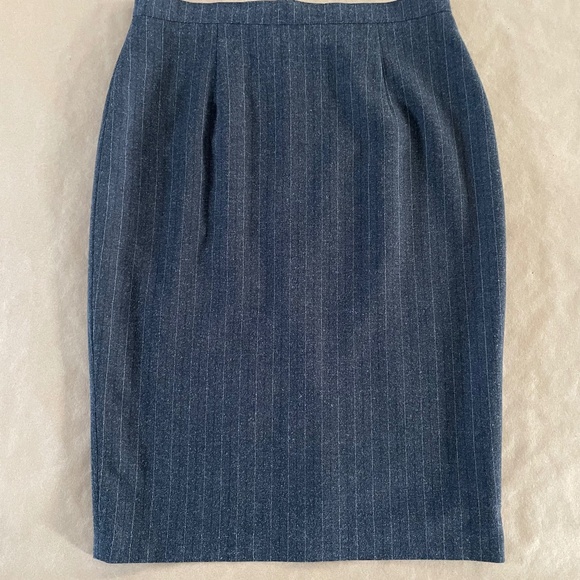 Classic Grey pinstripe skirt (small) - Picture 1 of 5